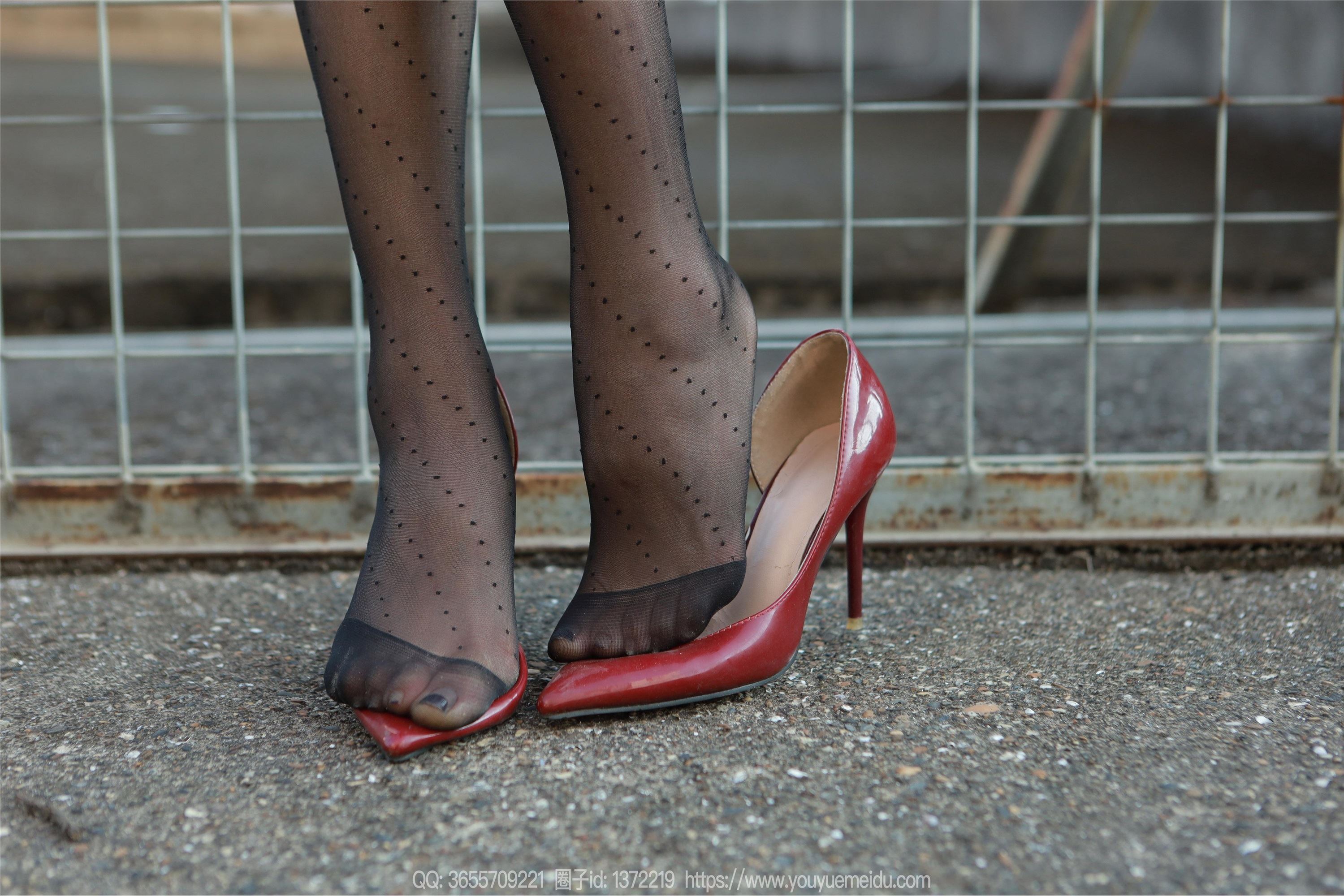 IESS异思趣向  2024.12.16 丝享家 1925 小九《黑色螺旋波点》